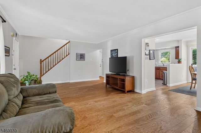 48 Kingswood Rd, Branchburg Twp., NJ 08876