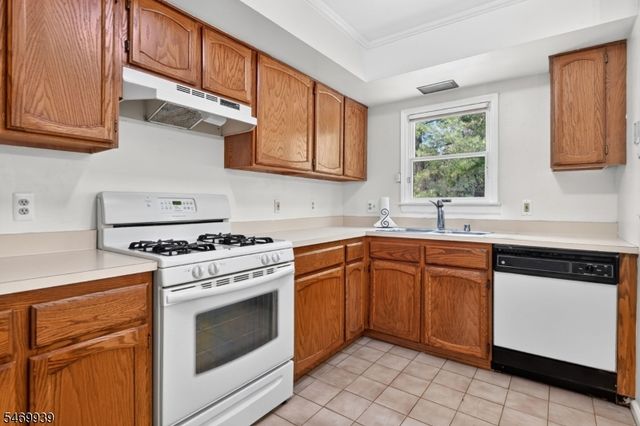 48 Kingswood Rd, Branchburg Twp., NJ 08876