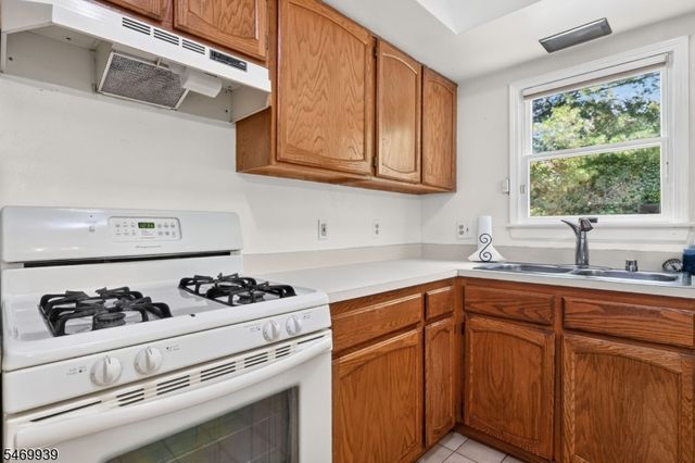 48 Kingswood Rd, Branchburg Twp., NJ 08876