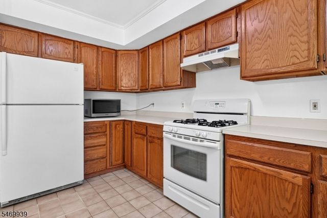 48 Kingswood Rd, Branchburg Twp., NJ 08876