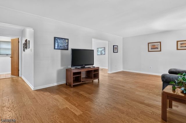 48 Kingswood Rd, Branchburg Twp., NJ 08876