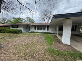 326 Cloudmont, Windcrest, TX 78239