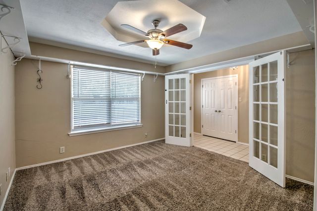 203 Eastern Valley Lane, Whitesboro, TX 76273