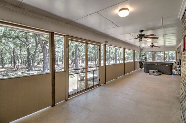 203 Eastern Valley Lane, Whitesboro, TX 76273