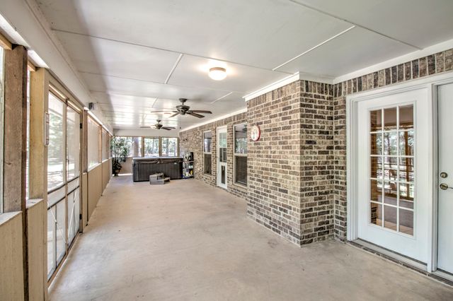 203 Eastern Valley Lane, Whitesboro, TX 76273