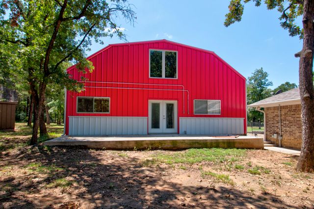 203 Eastern Valley Lane, Whitesboro, TX 76273