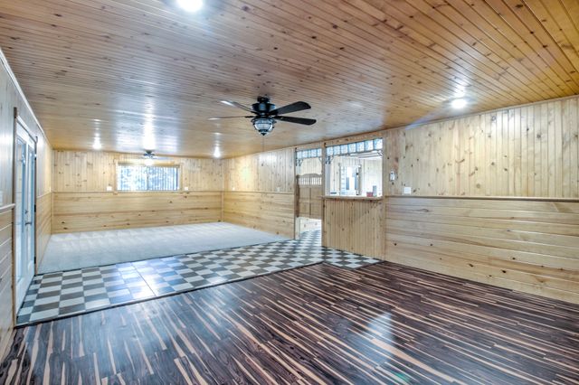 203 Eastern Valley Lane, Whitesboro, TX 76273