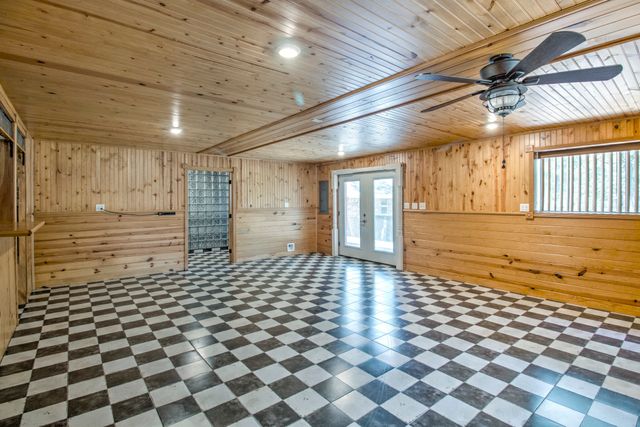 203 Eastern Valley Lane, Whitesboro, TX 76273