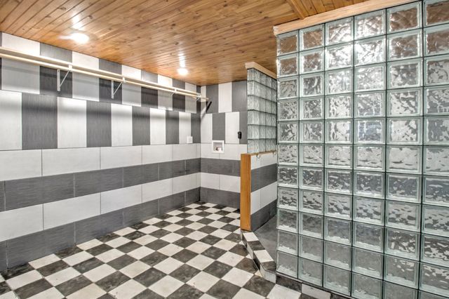 203 Eastern Valley Lane, Whitesboro, TX 76273