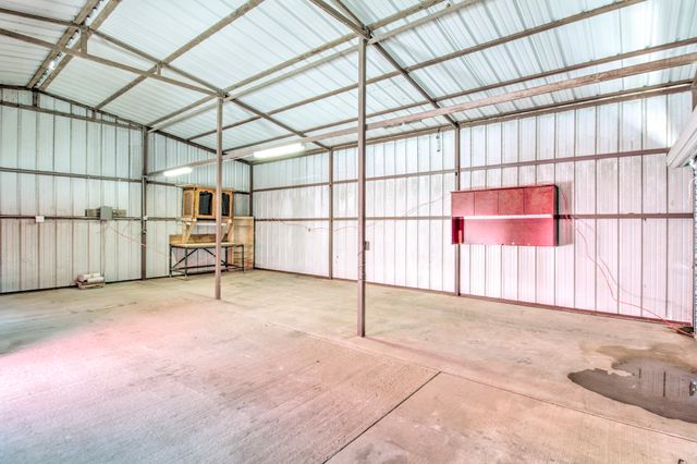 203 Eastern Valley Lane, Whitesboro, TX 76273