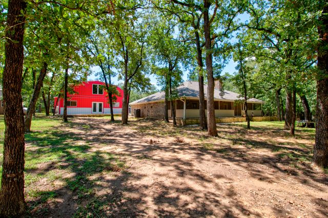 203 Eastern Valley Lane, Whitesboro, TX 76273
