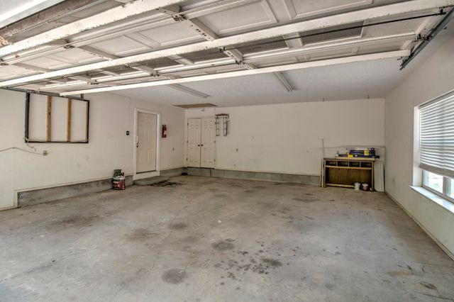 203 Eastern Valley Lane, Whitesboro, TX 76273