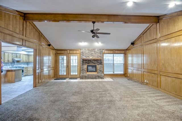 203 Eastern Valley Lane, Whitesboro, TX 76273