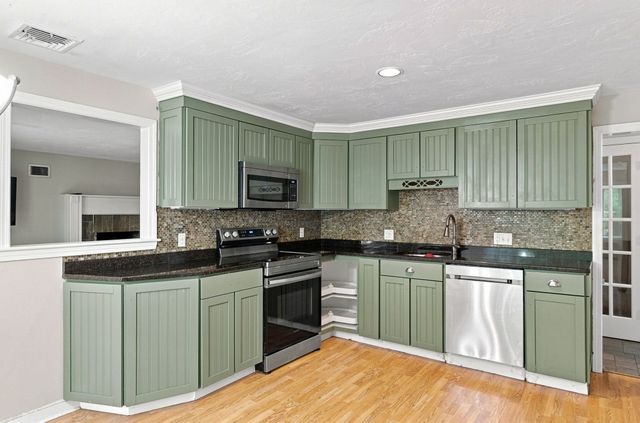 76 Carroll Dr, Foxboro, MA 02035