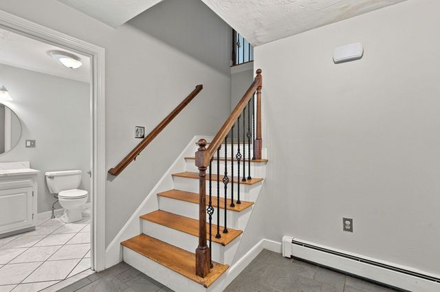76 Carroll Dr, Foxboro, MA 02035