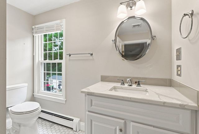 76 Carroll Dr, Foxboro, MA 02035
