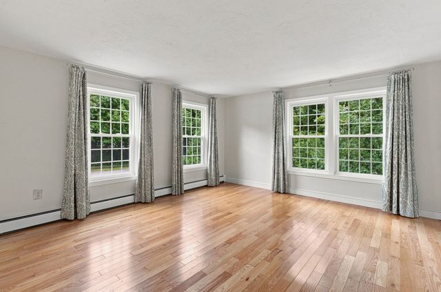76 Carroll Dr, Foxboro, MA 02035