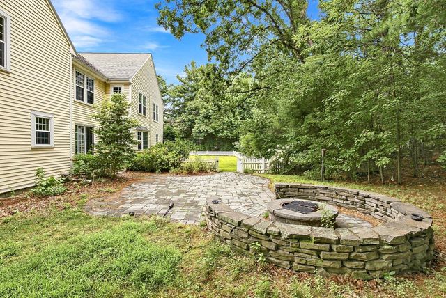 76 Carroll Dr, Foxboro, MA 02035