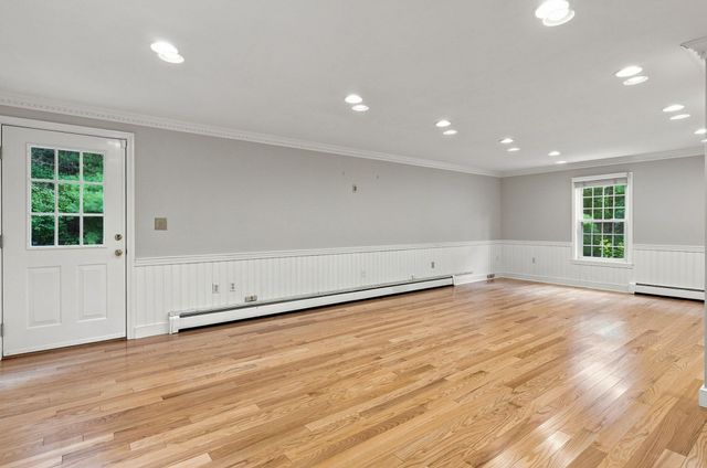 76 Carroll Dr, Foxboro, MA 02035