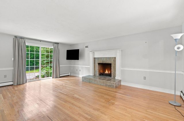 76 Carroll Dr, Foxboro, MA 02035