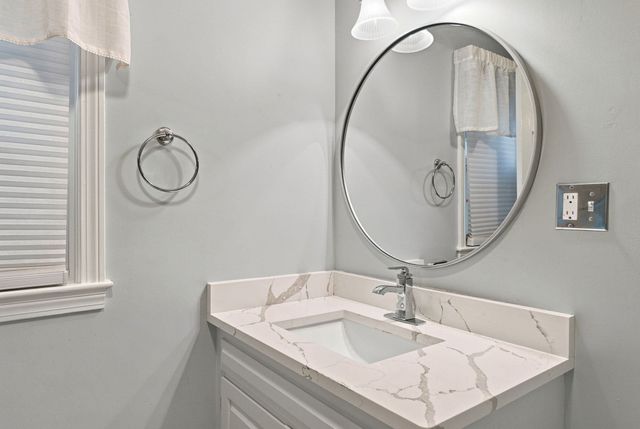 76 Carroll Dr, Foxboro, MA 02035