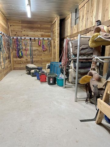 1990 Jim Harry Loop, Sunset, TX 76270