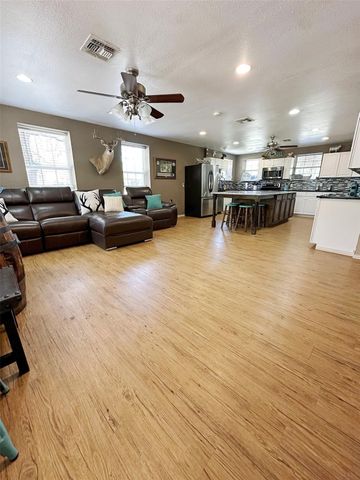 1990 Jim Harry Loop, Sunset, TX 76270