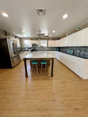 1990 Jim Harry Loop, Sunset, TX 76270