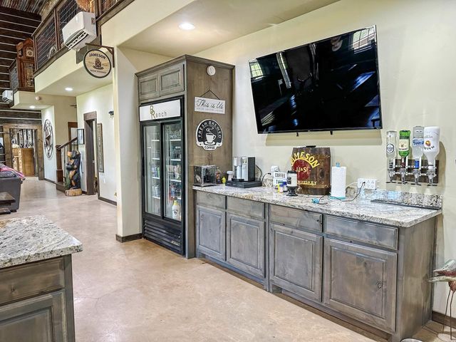 1990 Jim Harry Loop, Sunset, TX 76270