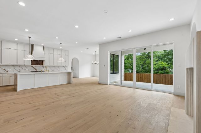 906 Cristler Avenue, Dallas, TX 75223
