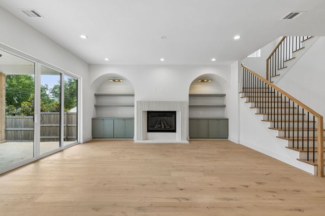 906 Cristler Avenue, Dallas, TX 75223