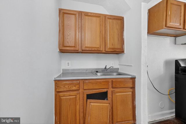 4636 HILLSIDE RD SE, Washington, DC 20019
