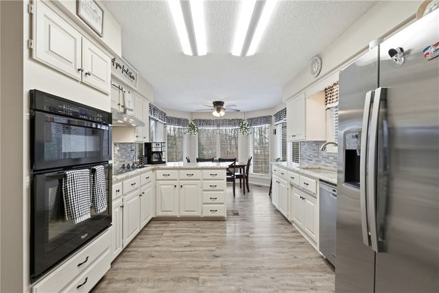 4 Huskins Place, Bella Vista, AR 72715