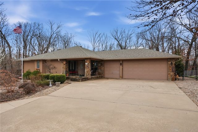 4 Huskins Place, Bella Vista, AR 72715