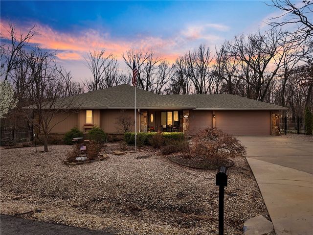 4 Huskins Place, Bella Vista, AR 72715