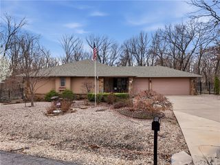 4 Huskins Place, Bella Vista, AR 72715