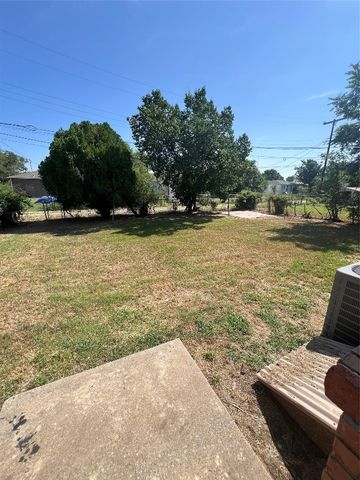 1017 E Loyadell Street, Altus, OK 73521