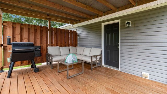 70 Liberty Avenue SE, Jacksontown, OH 43030