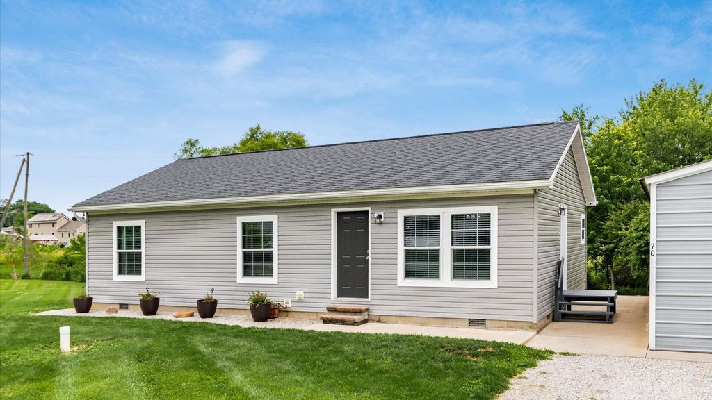 70 Liberty Avenue SE, Jacksontown, OH 43030