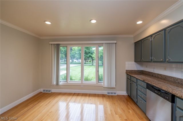 4668 Azalea Lane, North Olmsted, OH 44070