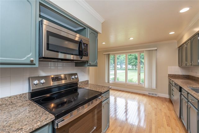 4668 Azalea Lane, North Olmsted, OH 44070