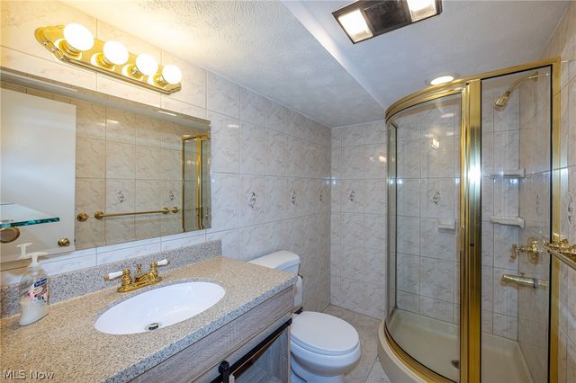 4668 Azalea Lane, North Olmsted, OH 44070