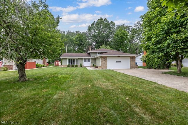 4668 Azalea Lane, North Olmsted, OH 44070