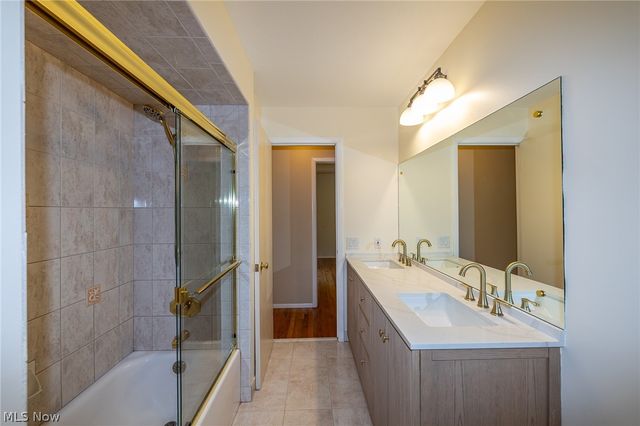 4668 Azalea Lane, North Olmsted, OH 44070