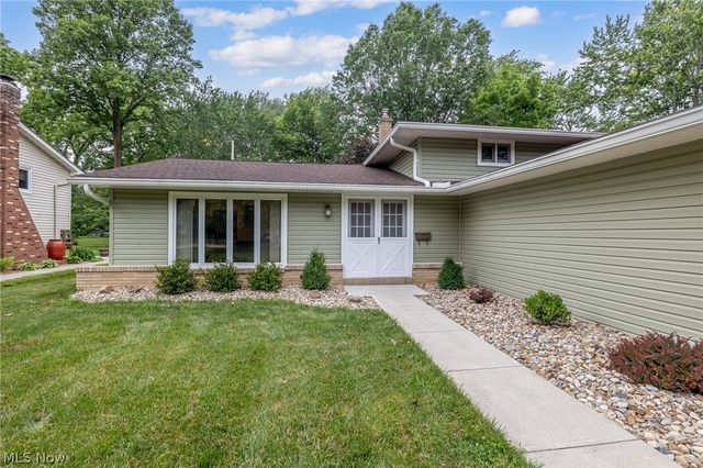 4668 Azalea Lane, North Olmsted, OH 44070