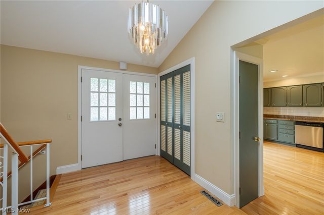 4668 Azalea Lane, North Olmsted, OH 44070
