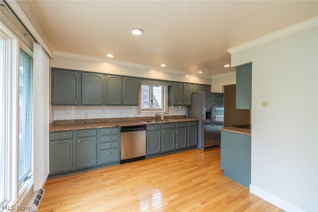4668 Azalea Lane, North Olmsted, OH 44070