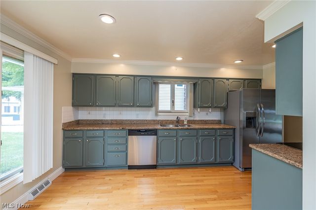 4668 Azalea Lane, North Olmsted, OH 44070