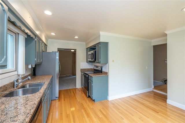 4668 Azalea Lane, North Olmsted, OH 44070