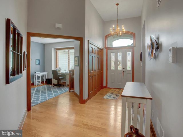 3512 FOX HILL DR, Chambersburg, PA 17202